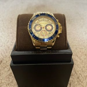 Authentic Micheal Kors watch. Unisex
